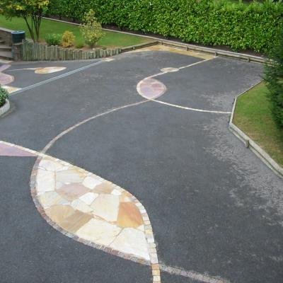 Dessin dans cour en enrobé Thonon