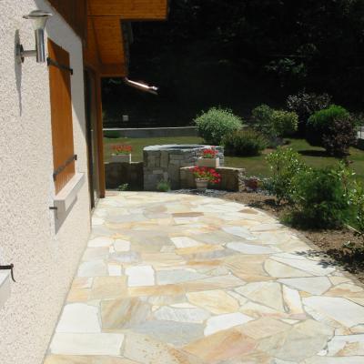 Dallage de trottoir en pierre naturelle