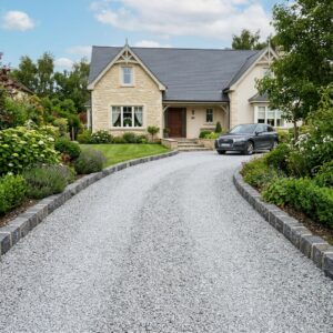 Créer une allée de jardin carrossable : Gravier stabilisé, pavés ou pas japonais ?